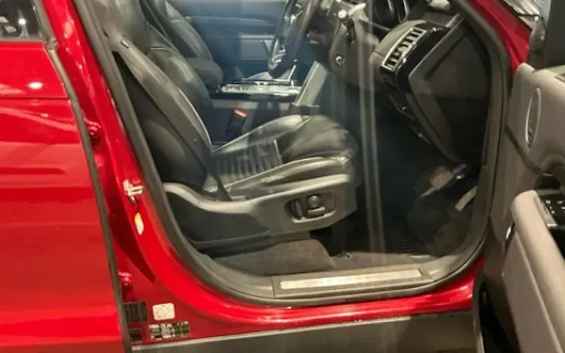 Used Land Rover Discovery HSE 241 HP (177 kW) 2017 Red SUV