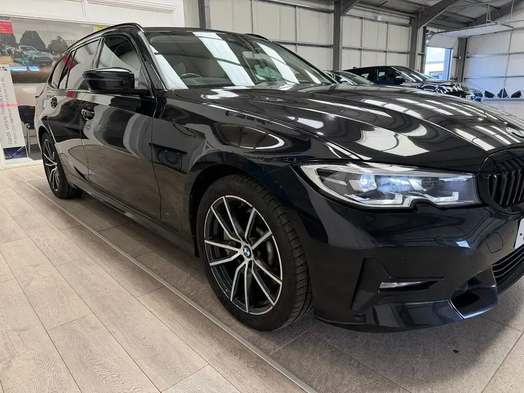Used BMW 330 Sport Line 258 HP (189 kW) 2019 Black Estate
