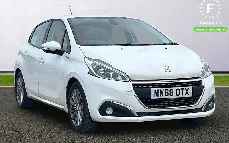 Used Peugeot 208 Signature Sky 82 HP (60 kW) 2019 White Hatchback