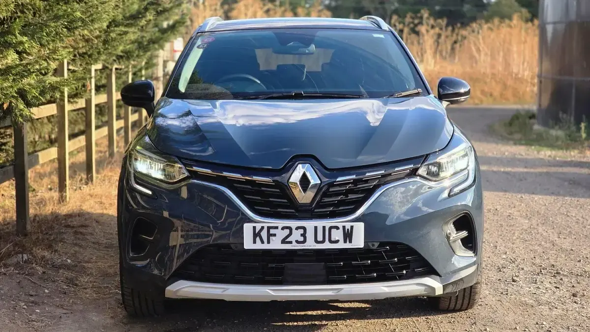 Used Renault Captur Techno 143 HP (105 kW) 2023 Blue/black SUV