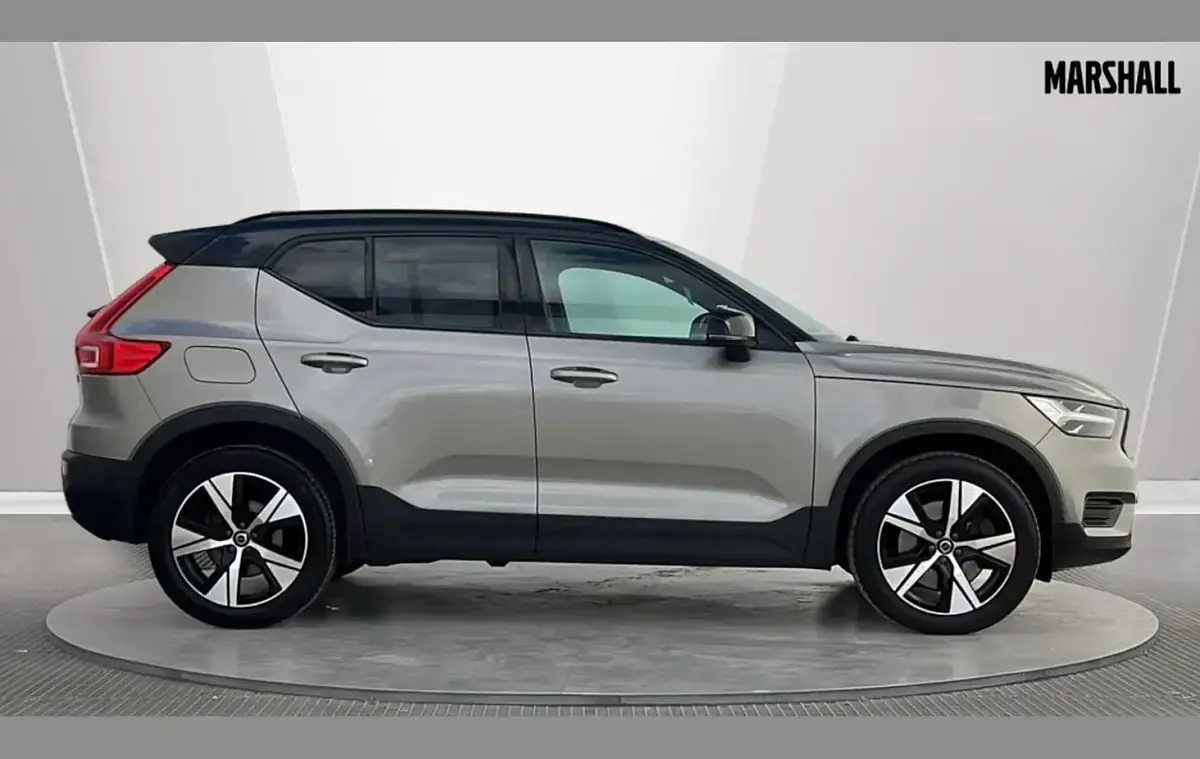 Begagnad Volvo XC40 R-Design 258 HK (189 kW) 2022 Grå SUV