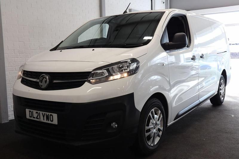 Used Vauxhall Vivaro 100 HP (73 kW) 2021 White MPV