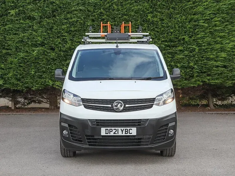 Used Vauxhall Vivaro 100 HP (73 kW) 2021 White MPV