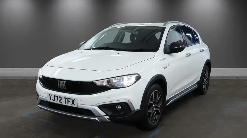 Begagnad Fiat Tipo Cross 100 HK (73 kW) 2023 Vit Halvkombi