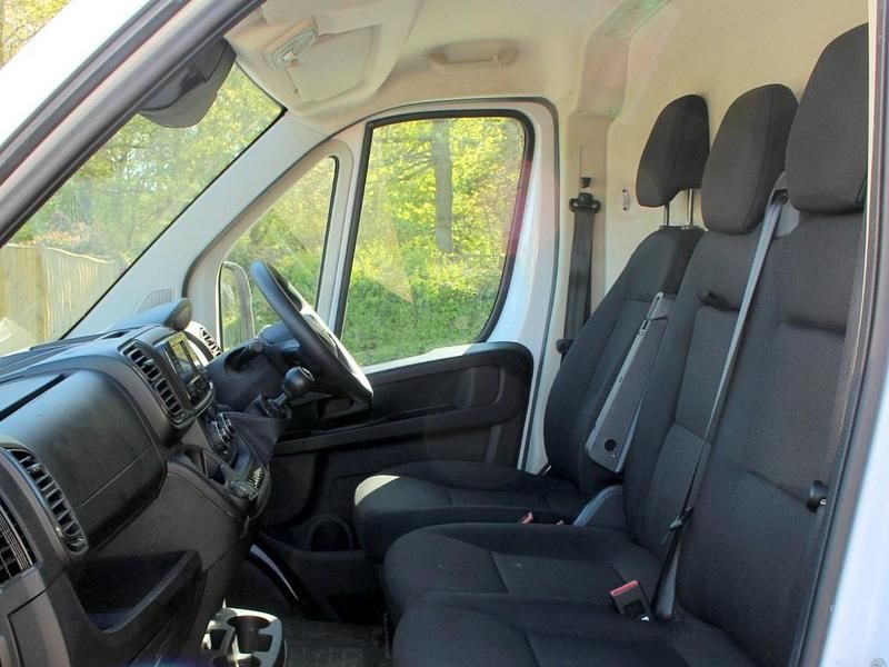 Second-hand Vauxhall Movano S 2024 Alb Monovolum