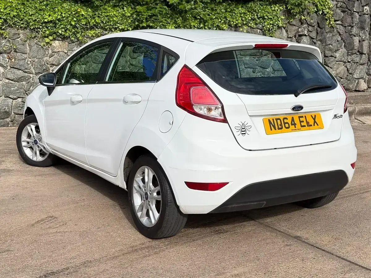 Used Ford Fiesta Zetec 75 HP (55 kW) 2014 White Hatchback