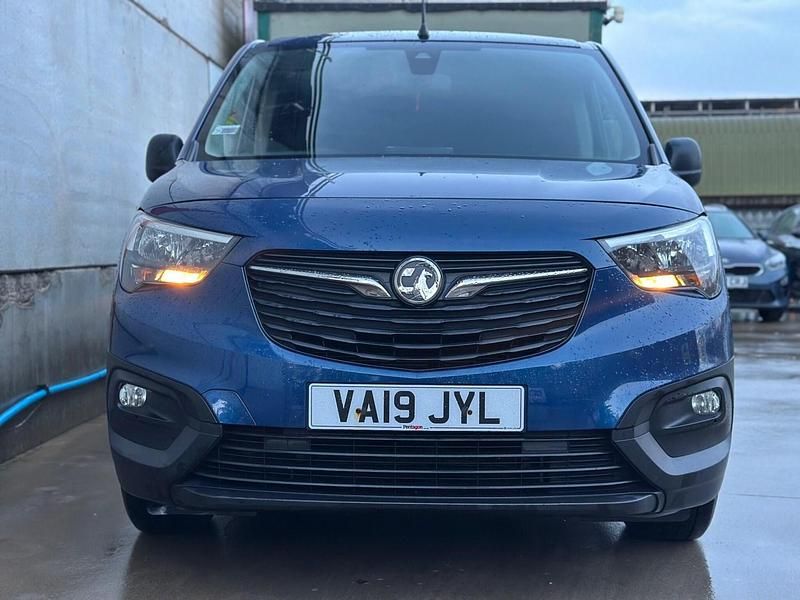 Used Vauxhall Combo Edition 100 HP (73 kW) 2019 Blue Van