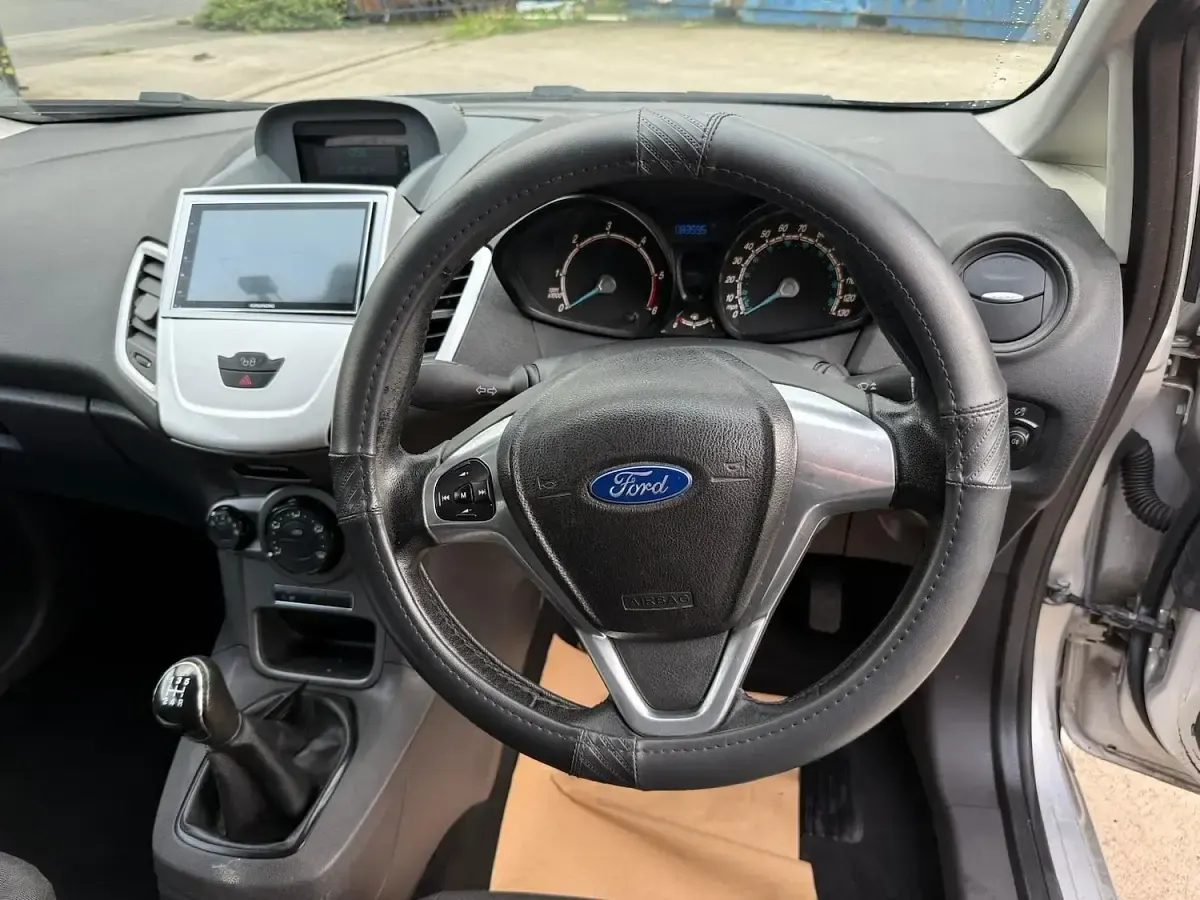 Used Ford Fiesta 95 HP (69 kW) 2013 Moondust silver Hatchback