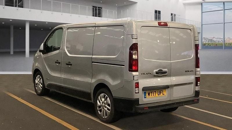 Used Renault Trafic 2017 Silver MPV
