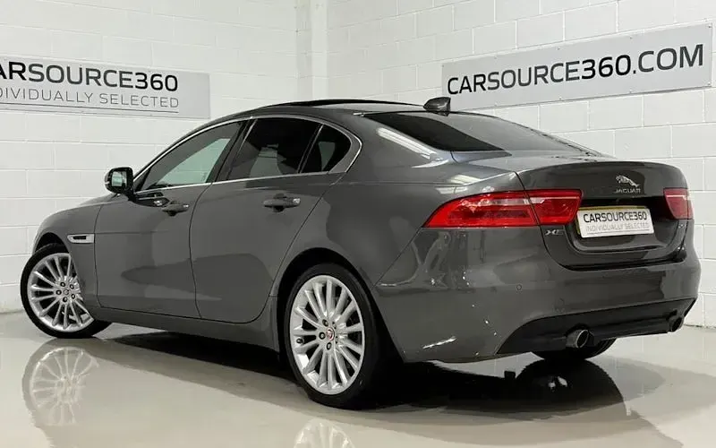 Gebraucht Jaguar XE Portfolio 250 PS (183 kW) 2018 Grau Limousine
