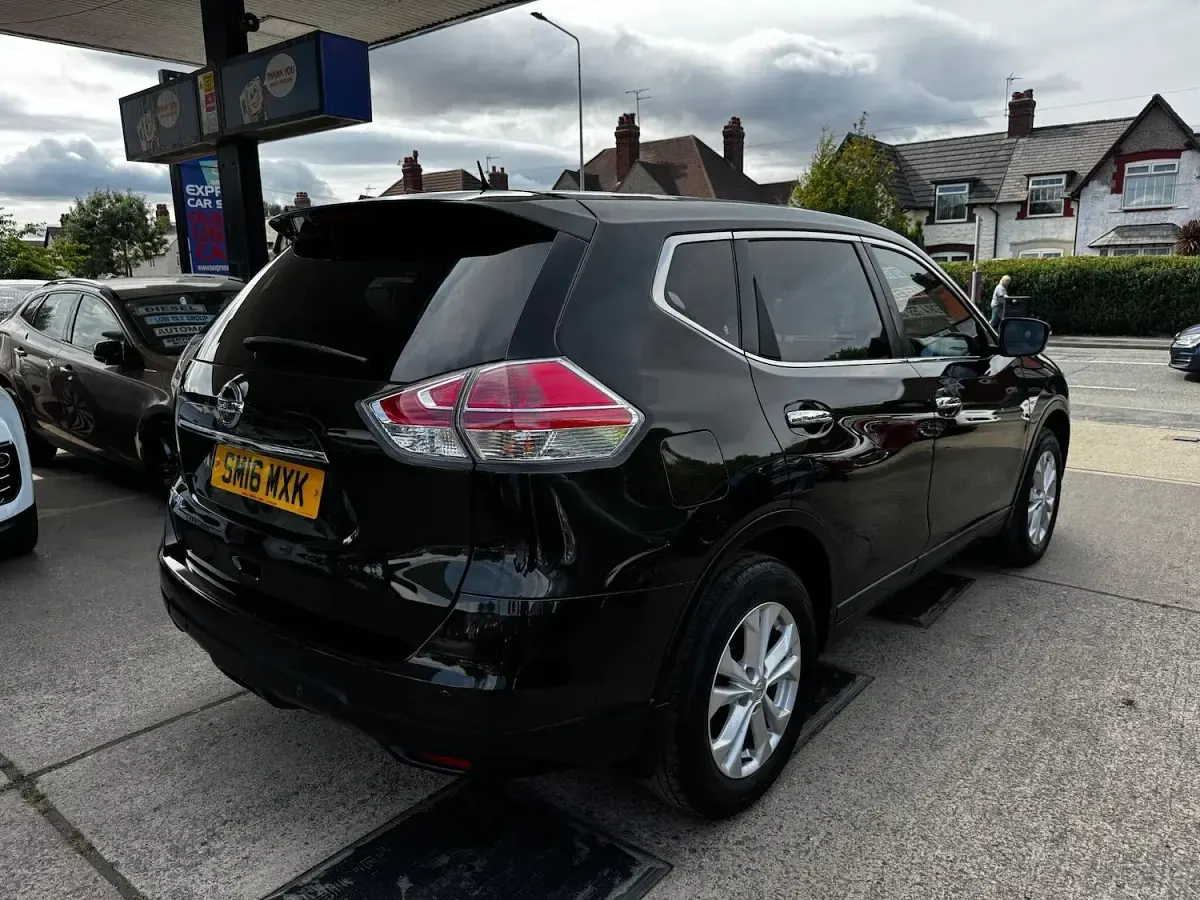 Used Nissan X-Trail Acenta 130 HP (95 kW) 2016 Green SUV
