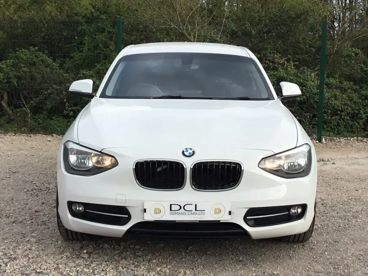 Used BMW 118 Sport Line 2012 White Hatchback