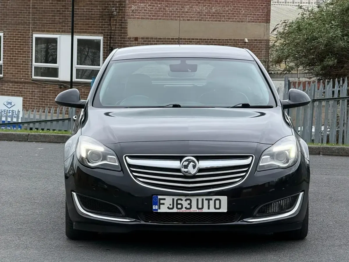 Used Vauxhall Insignia 140 HP (102 kW) 2013 Black Hatchback