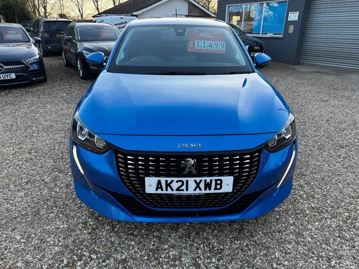 Used Peugeot 208 Allure 75 HP (55 kW) 2021 Blue Hatchback