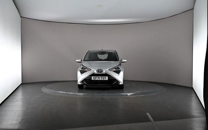Used Toyota Aygo X-play 72 HP (52 kW) 2021 Silver Hatchback
