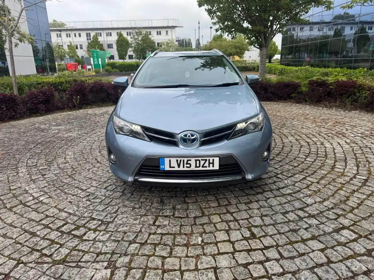 Usado Toyota Auris Hybrid 2015 Azul Carrinha