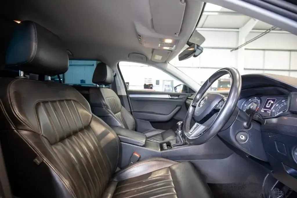 Usado Skoda Superb SE L Executive 150 CV (110 kW) 2018 Negro Familiar