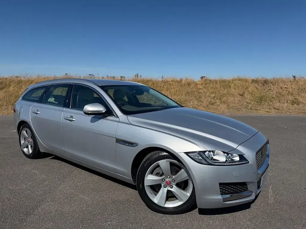 Used Jaguar XF Sportbrake Portfolio 240 HP (176 kW) 2019 Silver Estate