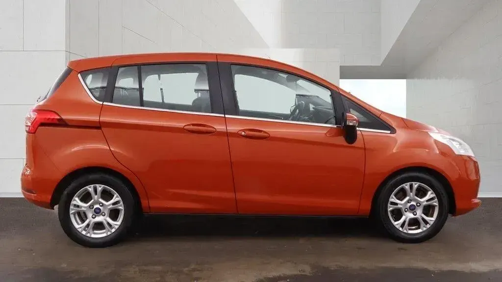 Used Ford B-MAX Zetec 105 HP (77 kW) 2014 Red MPV