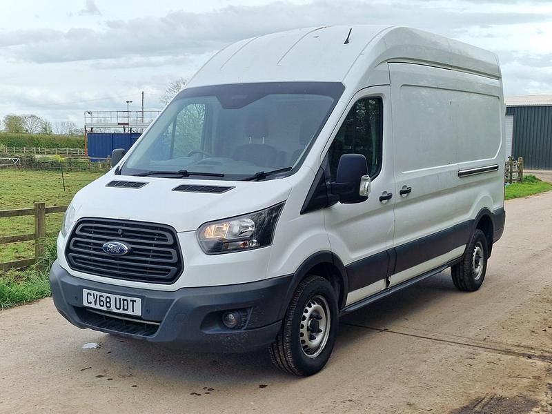 Usado Ford Transit 130 HP (95 kW) 2018 Branco Van
