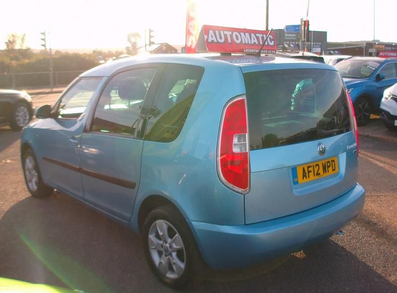 Usado Skoda Roomster SE 105 CV (77 kW) 2012 Azul Monovolumen