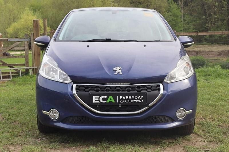 Usado Peugeot 208 Active 82 HP (60 kW) 2015 Azul Citadino