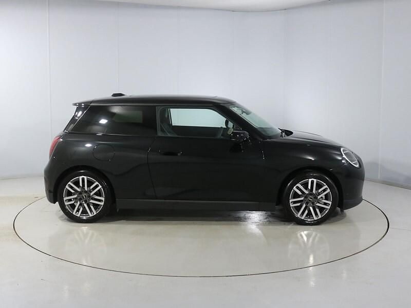 Used Mini Cooper SE Hatch 158 kW (215 HP) 2024 Black Hatchback
