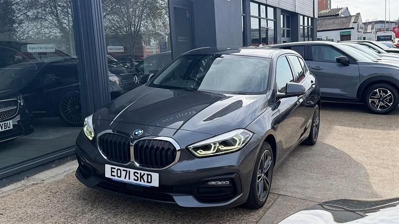 Usado BMW 116 Sport Line 2021 Gris Utilitario