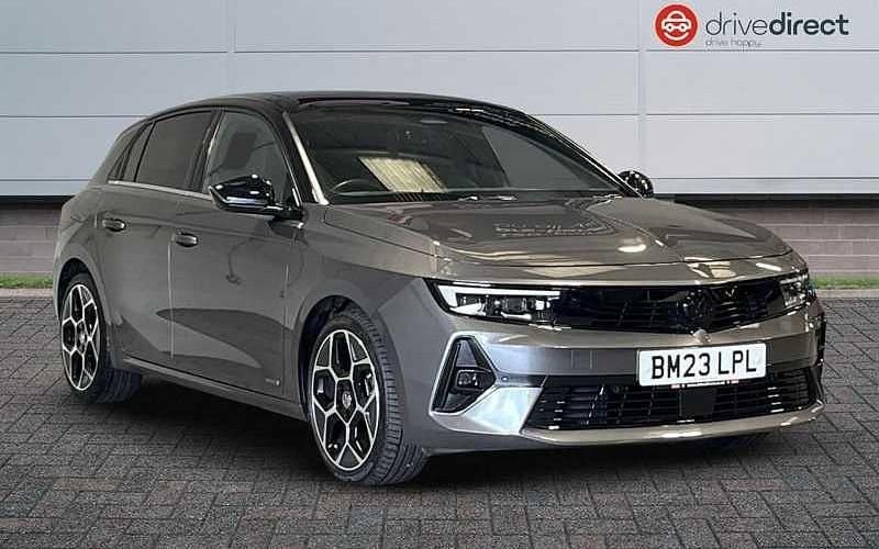 Green Used 2023 Vauxhall Astra Ultimate Hatchback | £19,000 (Fair price) - Image 1/4