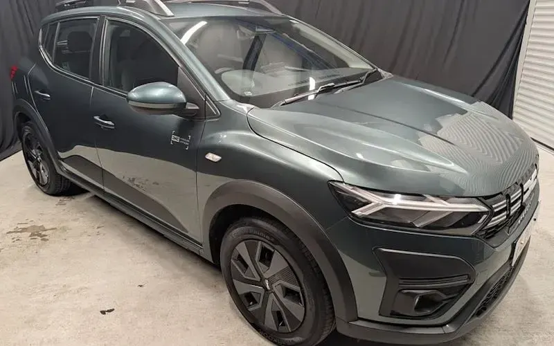 Begagnad Dacia Sandero Expression 91 HK (66 kW) 2024 Grön Halvkombi