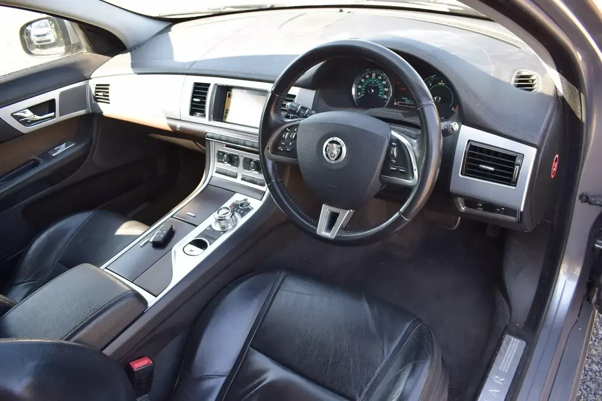 Used Jaguar XF Sportbrake Luxury 200 HP (147 kW) 2013 Grey Estate