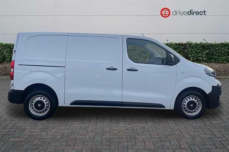 Used Vauxhall Vivaro S 120 HP (88 kW) 2024 White MPV