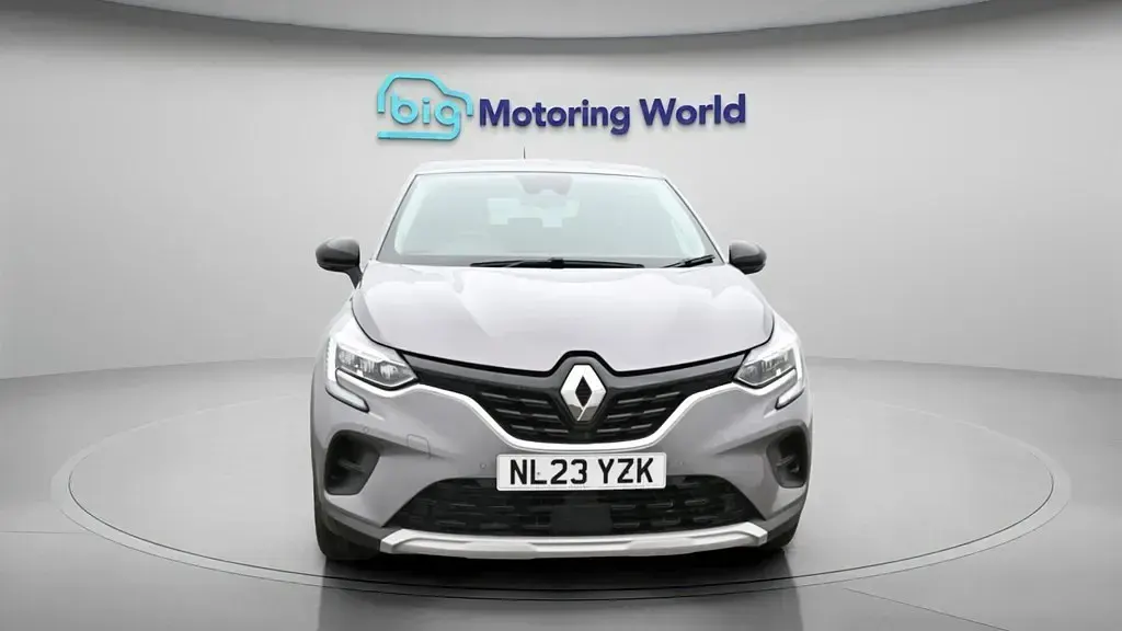 Begagnad Renault Captur Evolution 145 HK (106 kW) 2023 Grå SUV