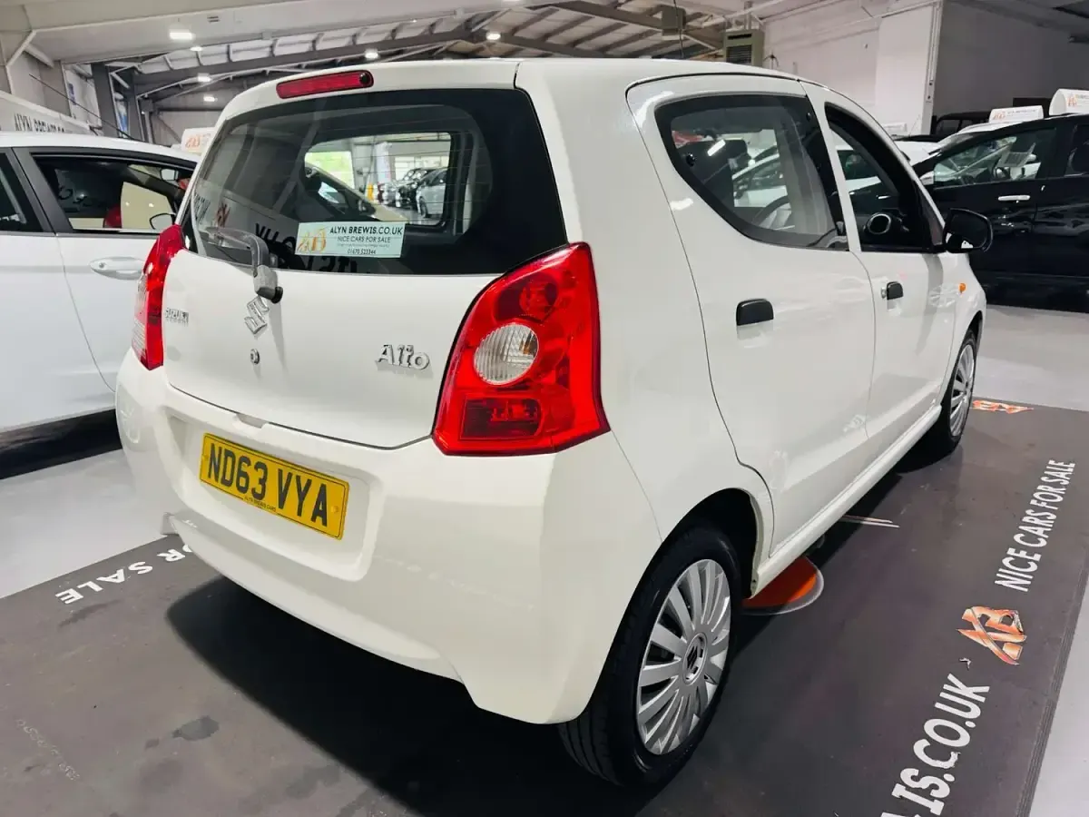 Used Suzuki Alto 68 HP (50 kW) 2013 White Hatchback