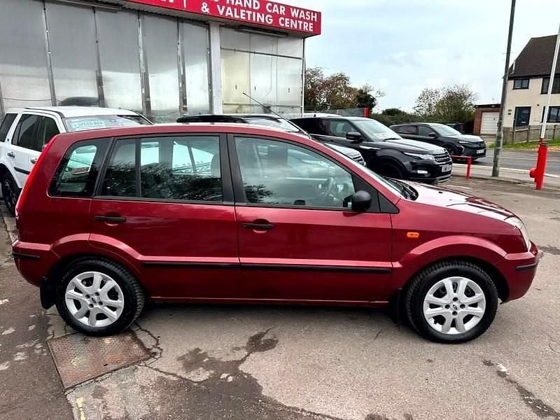 Used Ford Fusion 2003 Red Hatchback