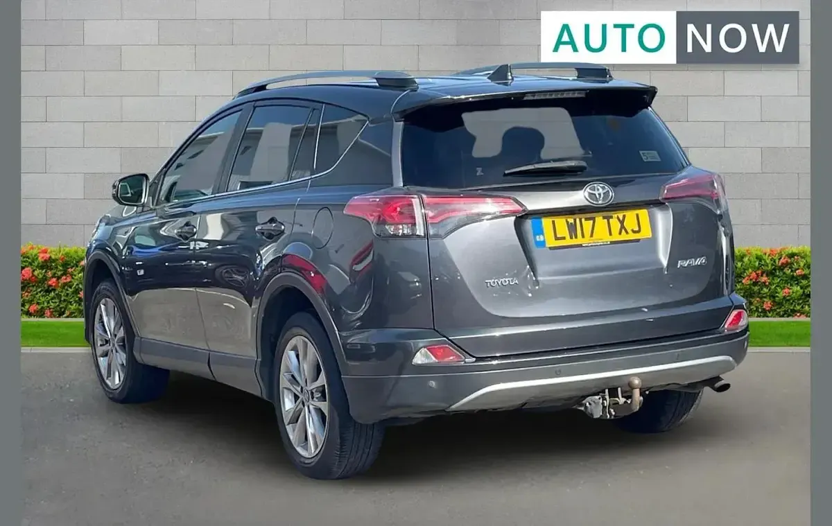 Used Toyota RAV4 143 HP (105 kW) 2017 Grey SUV