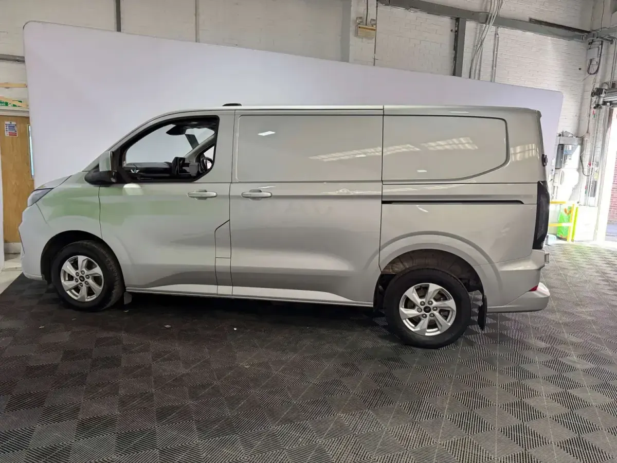 Second-hand Ford Transit Custom Limited 136 CP (100 kW) 2024 Argintiu Van