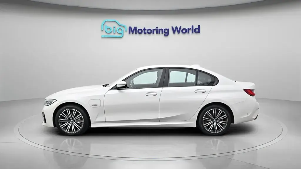 Begagnad BMW 330e M Sport 292 HK (214 kW) 2021 Vit Sedan