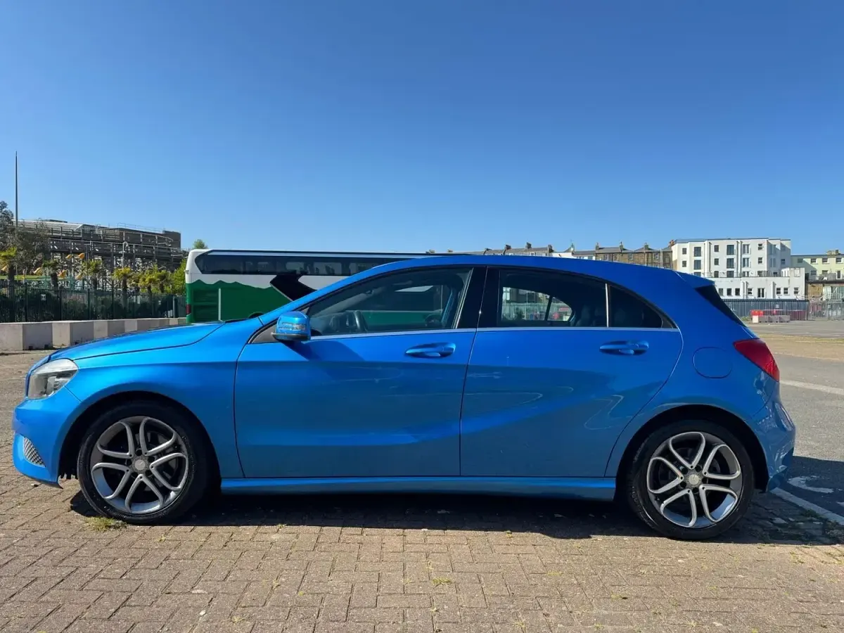 Used Mercedes A180 SE 122 HP (89 kW) 2013 Blue Hatchback