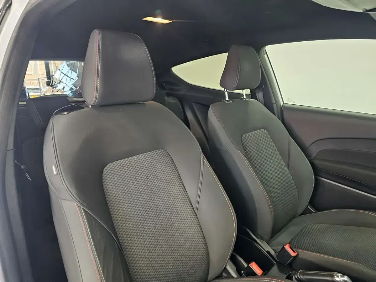 Używany Ford Fiesta ST-Line 140 KM (102 kW) 2018 Biały Hatchback