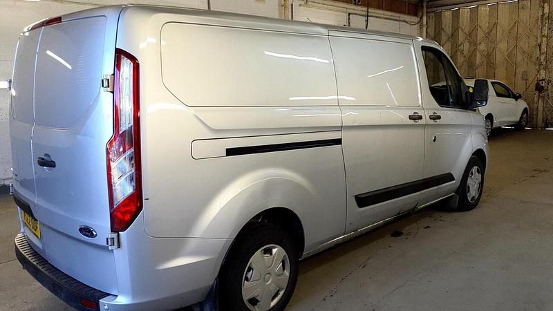 Usado Ford Transit Custom Trend 130 HP (95 kW) 2022 Prateado Van