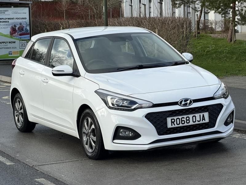 Used Hyundai i20 SE 84 HP (61 kW) 2018 White Hatchback
