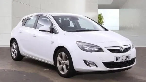 Begagnad Vauxhall Astra SRi 165 HK (121 kW) 2012 Vit Halvkombi