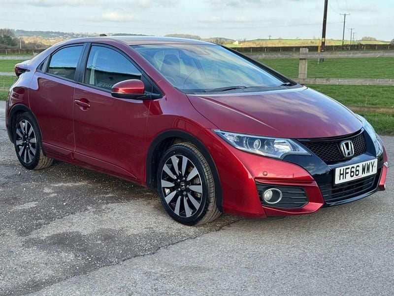 Used Honda Civic SE Plus 142 HP (104 kW) 2016 Red Hatchback