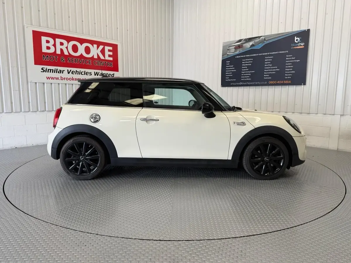 Used Mini Cooper S Hatch 192 HP (141 kW) 2018 White Hatchback