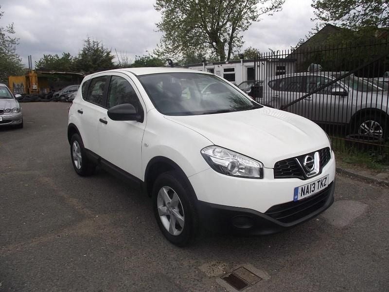 White Used 2013 Nissan Qashqai Visia SUV | £5,995 (Expensive) - Image 1/4