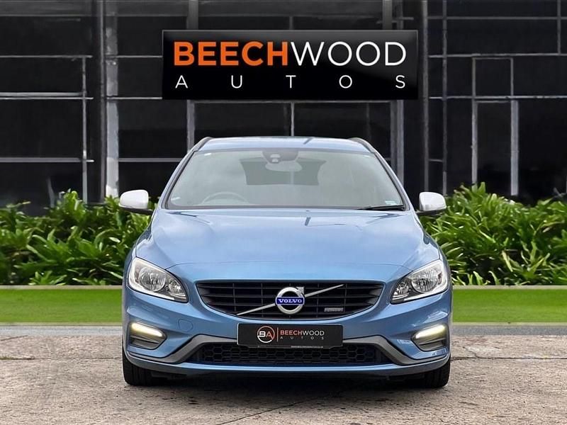 Used Volvo V60 R-Design 115 HP (84 kW) 2014 Blue Estate