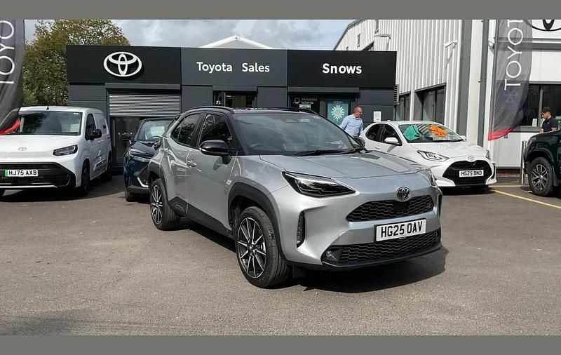 Silver New 2025 Toyota Yaris Cross Sport SUV | £28,698 (Fair price) - Image 1/4