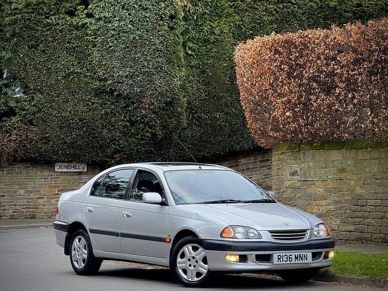 Silver Used 1998 Toyota Avensis Sedan | £1,750 - Image 1/4