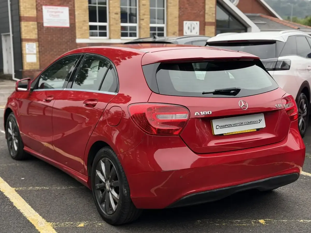 Used Mercedes A180 SE 2015 Red Hatchback